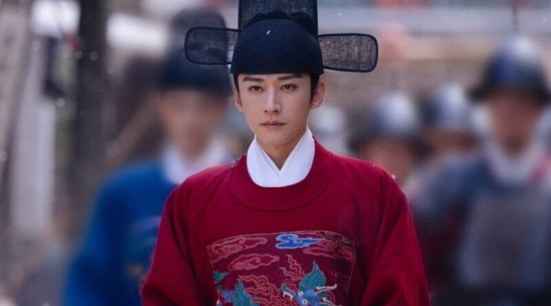 Scene from period Chinese drama Against The Current (2026) Episode 39 Recap and review of a court official walking down the street