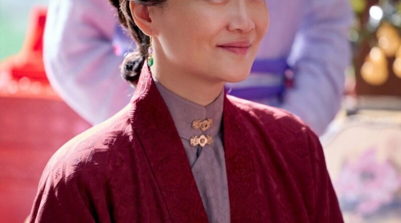 Scene from period Chinese drama Against The Current (2026) Episode 41 Recap and review of a grandmother in maroon and purple hanfu, smiling