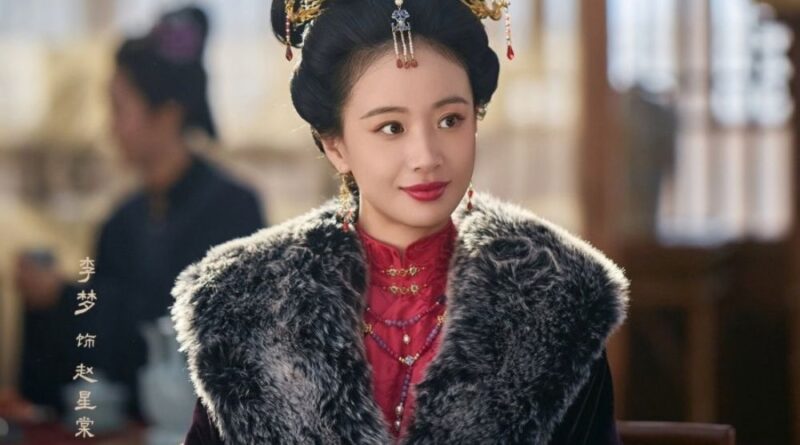 Scene from period Chinese drama Against The Current (2026) Episode 8 Recap and review of a wealthy woman in black fur coat and red dress smiling at someone at a banquet