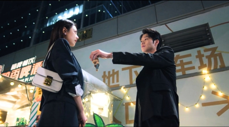 Scene from modern Chinese drama Irreplaceable (2026) Episode 9 Recap and review of a man giving a bear charm to a girl