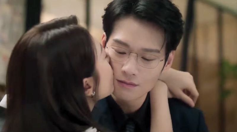 Irreplaceable Romance Review and Recap (2026) Chinese Drama of girl kissing man on the cheek