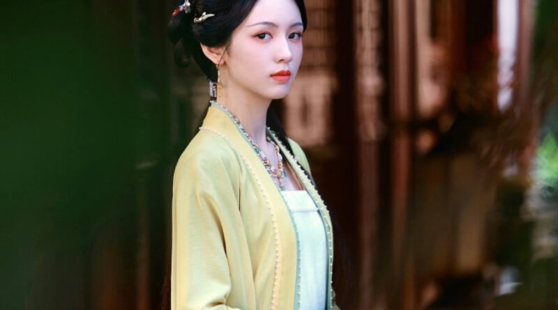 Scene from period Chinese drama Spring of The Blade (2026) Episode 21 Recap and review of a woman in yellow and blue hanfu